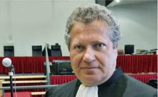 L'avocat de Total et de Thierry Desmarest, Jean Veil, demande la relaxe pour ses clients.