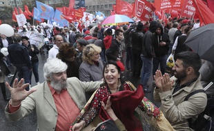 Des militants communistes défilent dans les rues de Moscou pour demander des élections municipales transparentes, samedi 17 août.