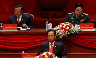 Le Premier ministre Nguyen Tan Dung (C) pendant la cérémonie d'ouverture du 12e Congrès national du Parti communiste, à Hanoï, le 21 janvier 2016