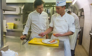 Alex, apprenti patissier au Grand Vefour dans la brigade de Guy Martin.
Paris, 3/12/2015