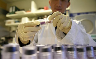 Echantillons sanguins au laboratoire antidopage de Chatenay-Malabry, en décembre 2015