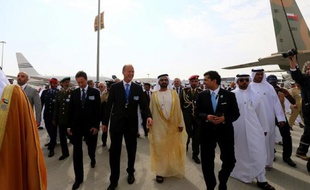 La première journée du salon aéronautique de Dubaï a été marquée par des commandes et intentions d'achats émanant exclusivement des compagnies du Golfe, et évaluées au total à 140 milliards de dollars, proche du record enregistré en 2007.