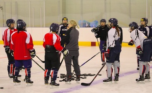 L'équipe de hockey sur glace unifiée des deux Corée s'entraîne avant les Jeux olympiques d'hiver 2018 de PyeongChang.