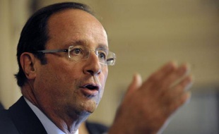 François Hollande a adressé mercredi une "sévère mise au point" à son équipe de campagne lors d'une réunion de son conseil politique, après la critique de l'aile gauche du PS sur sa mesure phare relative aux 60.000 postes dans l'éducation, a-t-on appris auprès de participants.