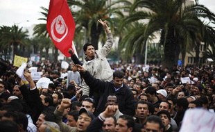 Manifestation devant le siège du RCD, le parti de l'ancien président Ben Ali, à Tunis le 20 janvier 2011.