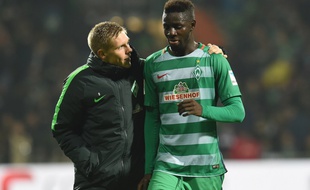 Ousman Manneh, arrivé en tant que réfugié politique en Allemagne il y a deux ans, évolue aujourd'hui en Bundesliga avec le Werder Brême.
