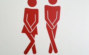 La constipation peut être amplifiée pendant les vacances, quand on est loin de chez soi, qu'on change de rythme et d'alimentation.