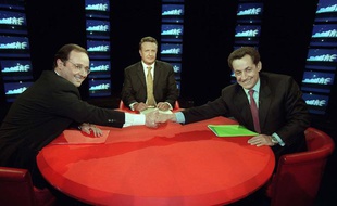 François Hollande et Nicolas Sarkozy sur le plateau de l'émission «Public», sur TF1, en 1999.