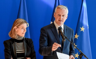 Le ministre de l'Economie et des Finances Bruno Le Maire et la secrétaire d'Etat Agnès Pannier-Runacher ont détaillé ce vendredi 21 février les conséquences de l'épidémie du coronavirus sur l'économie française (ERIC PIERMONT / AFP)