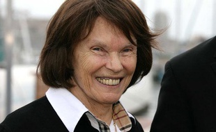 Danielle Mitterrand participe à une manifestation à Marseille, le 23 septembre 2010.