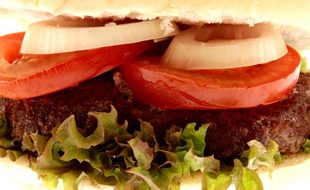 Un hamburger.