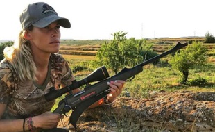 Melania Capitan, Espagnole de 27 ans, postait en ligne des photos la montrant posant auprès des animaux qu'elle venait de tuer.