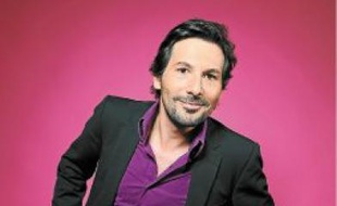 Le satiriste se dit déjà inspiré par la « Hollandolâtrie » des médias.