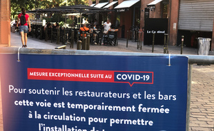 Pour soutenir les restaurateurs et cafetiers touchés par la crise du coronavirus, en juin, la mairie de Toulouse a fait fermer certaines rues pour étendre les terrasses.