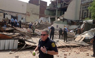Un immeuble en cours de démolition s'est écroulé sur un magasin mercredi 5 juin à Philadelphie dans l'est des Etats-Unis.