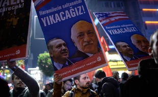 Mercredi 25 décembre, des manifestants ont dénoncé la corruption du gouvernement à Istanbul en Turquie.