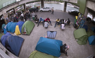 Le 14 juin 2015, un camp de migrants à la gare d'Austerlitz à Paris. AFP PHOTO / JOEL SAGET