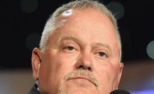 Le fondateur de GoDaddy Bob Parsons à Scottsdale, lors d'une soirée caritative en hommage au boxeur Mohammed Ali en Arizona, aux Etats-Unis le 28 mars 2015