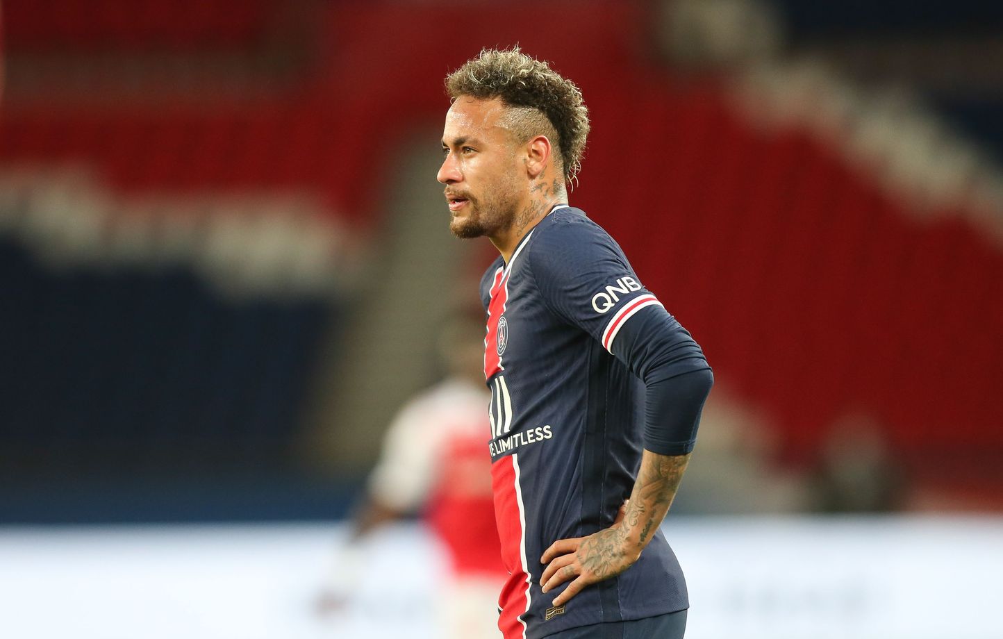 Carrefour psg vetement hotsell