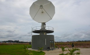 Un satellite de l'Agence gabonaise d'observation spatial le 22 novembre 2015 près de Libreville