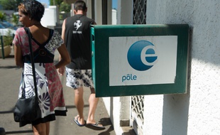 St Leu le 09 fevrier 2012. Illustration agence pole emploi et chomeurs a La Reunion.