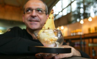 Le plat en lévitation, l'une des inventions phares présentées au Sirha de Lyon en janvier 2011.