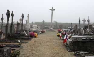 Le nombre moyen de décès constatés chaque jour en France, toutes causes confondues, s'inscrit à la baisse depuis début mai, indique vendredi l'Insee.