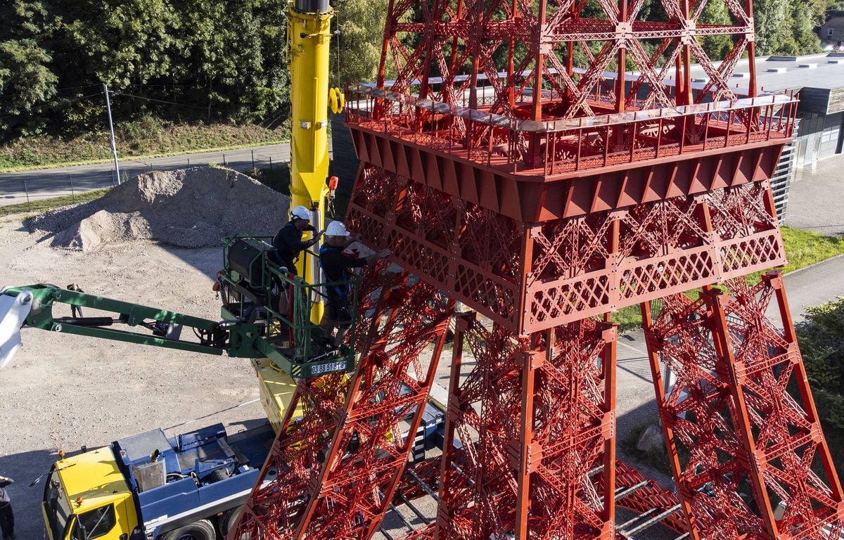 Alsace : 30 m de haut... Le montage d'une spectaculaire réplique de la tour Eiffel a débuté