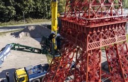 Le montage d’une spectaculaire réplique de la tour Eiffel a débuté en Alsac…