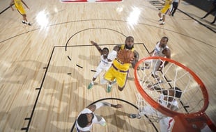 Lebron James et les Lakers victorieux face aux Clippers dans la bulle de Disney World.