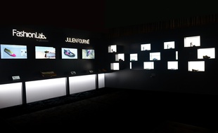 Le pop up store futuriste du FashionLab et de Julien Fournié.