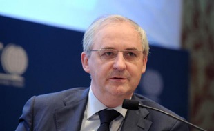 Le conseil de surveillance de BPCE a affiché son soutien vendredi au président du directoire du groupe bancaire, François Pérol, en lui témoignant "à l'unanimité" sa confiance après sa mise en examen.