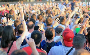 Illustration du public d'un festival. Ici aux Vieilles Charrues en 2015.
