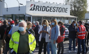 Manifestation des employés de Bridgestone devant l'usine de Béthune, le 17 septembre 2020.