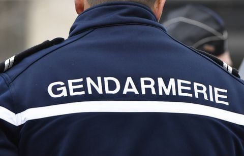 Un automobiliste blesse un gendarme en prenant la fuite près de Niort