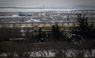 De violents combats ont éclaté pour la première fois mercredi à l'aube à l'intérieur de l'aéroport militaire de Mingh dans la région d'Alep, un des principaux bastions de l'armée dans le Nord, a rapporté l'Observatoire syrien des droits de l'Homme (OSDH).