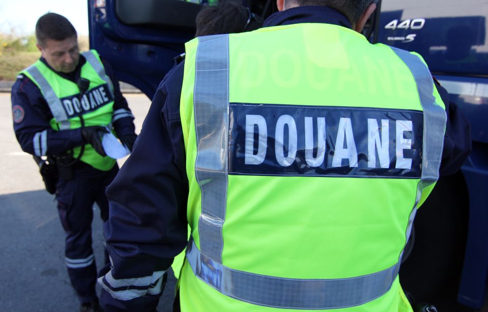 LE VRAI DU FAUX, et RÉCIPROQUEMENT 960x614_illustration-controle-douanes