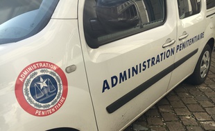 Douai, le 13 mars 2017 - Vehicule de l'administration pénitentiaire (photo d'illustration)