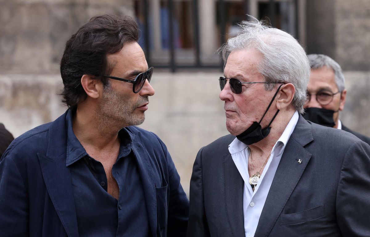 Affaire Delon : Divisions, plaintes... Retour sur les relations compliquées de la star avec ses fils