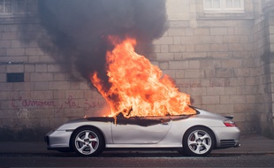 Nantes le 28 04 2016. Une porsche en feu.//SALOM-GOMIS_12001155/Credit:SEBASTIEN SALOM-GOMIS/SIPA/1604281646