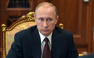 Vladimir Poutine, au Kremlin, à Moscou, sur une photo publiée le 10 mars 2015.