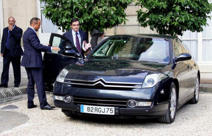 Quiz pochettes de disques et automobiles!  - Page 8 830x532_premier-ministre-francois-fillon-palais-elysee-entre-voiture-haut-gamme-27-aout-2008-sipa