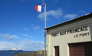 Photo prise le 7 septembre 2012 montrant une partie de la station technique et scientifique Port aux Francais sur les îles Kerguelen