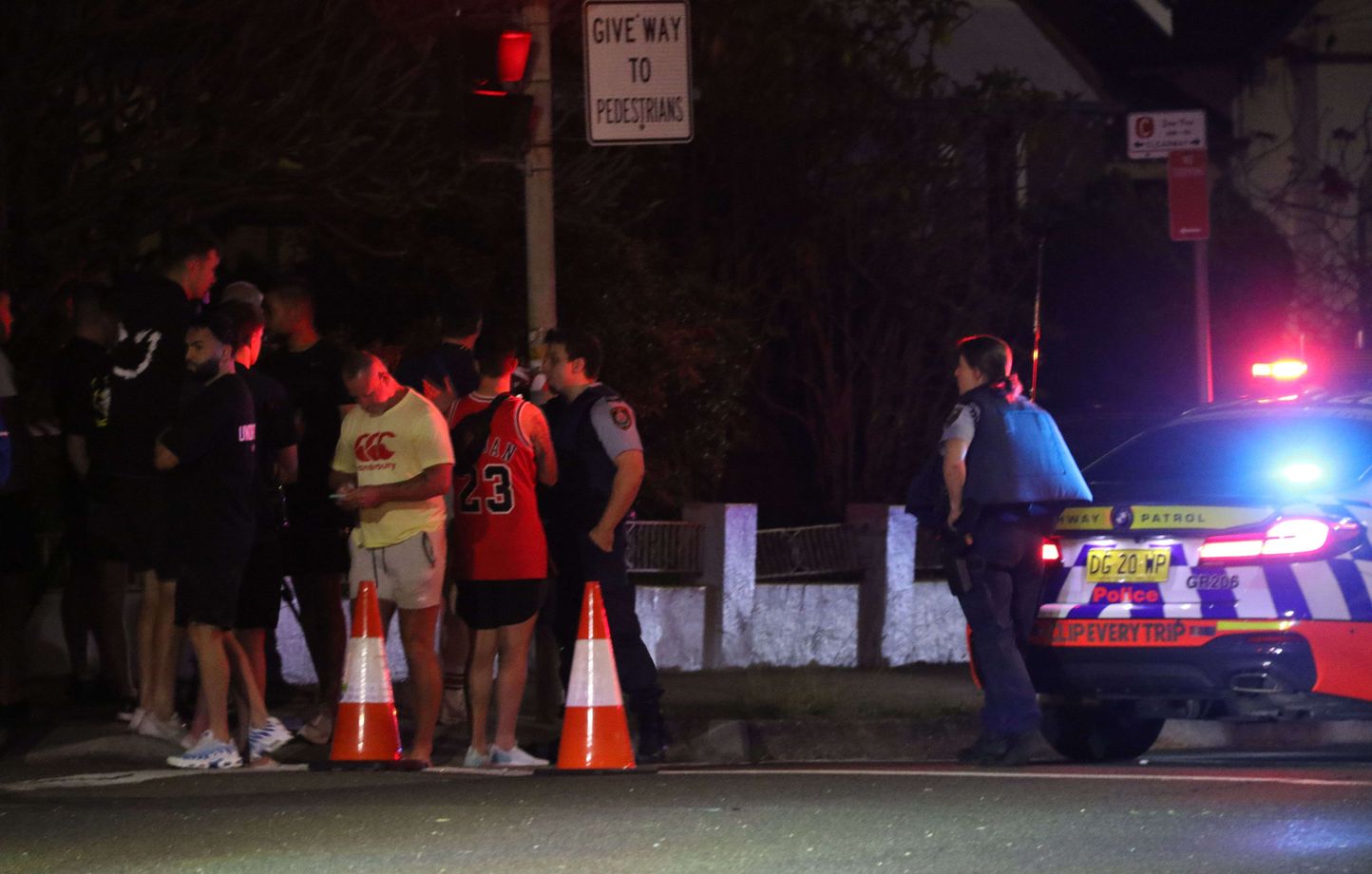 Australie : « Entre 50 et 100 coups de feu »… Un homme tire au hasard dans  une rue de Sydney