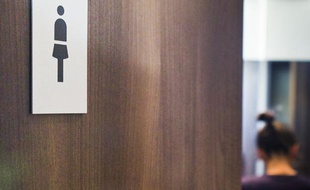 Illustration toilettes pour femmes.