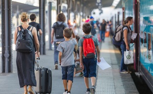 Des voyageurs sur les quais de gare de l'Est (image d'illustration).