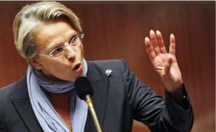 Michèle Alliot-Marie à l'Assemblée.