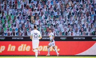 Les tribunes en carton à Mönchengladbach