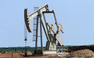 Le baril de pétrole a dépassé jeudi à Londres 107 dollars le baril, grimpant jusqu'à 107,88 dollars, tandis qu'il frôlait 111 dollars à New York, à 110,94 dollars, toujours dopé par la chute du dollar et la ruée des fonds spéculatifs vers les matières premières.