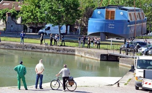 Gladys, première pénichette française de particulier totalement autonome et écologique, a été mise à l'eau vendredi sur le Canal du Midi à Toulouse, a constaté un journaliste de l'AFP.